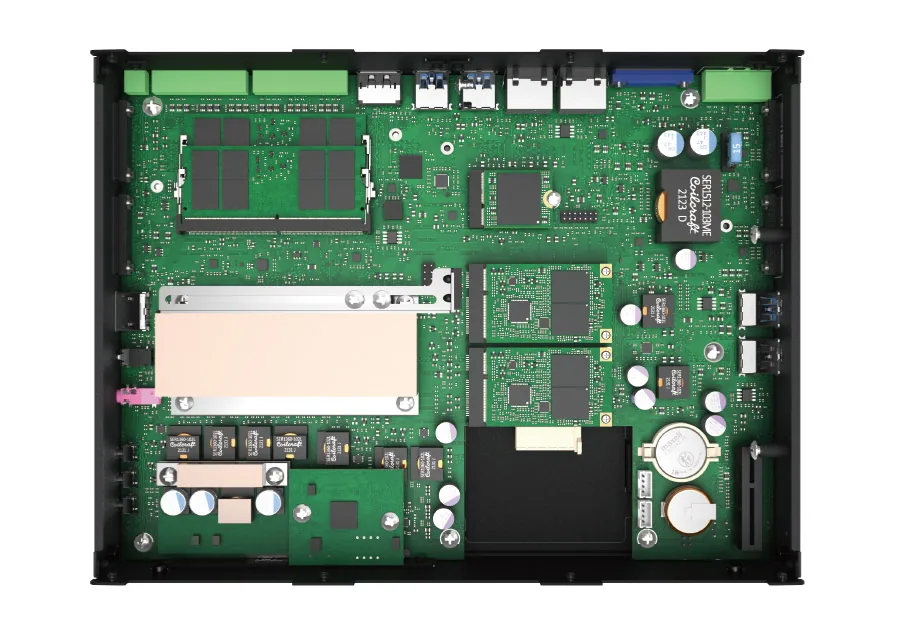 Bên trong module tính toán Cincoze P2202 với hai khe RAM DDR5 và các cổng ở hai cạnh bo mạch